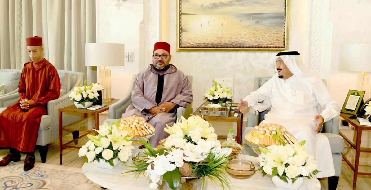 الملك المغربي يزور الملك سلمان في مقر إقامته بطنجة (AP)