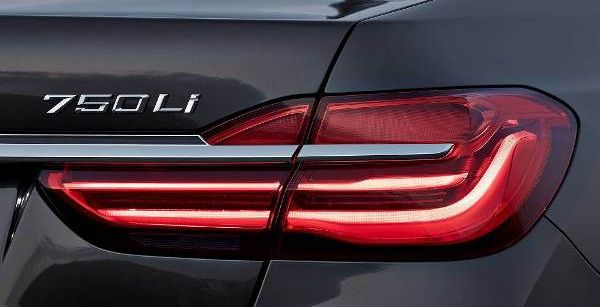 مواصفات سيارة BMW 750iL 2016
