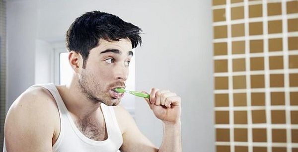 علاج رائحة الفم الكريهة للرجال