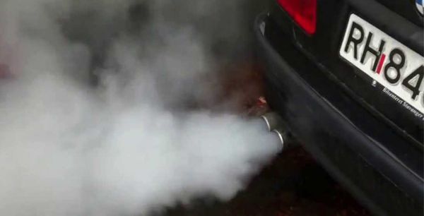 اسباب احتراق زيت محرك السيارة