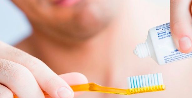 ضرورة تنيظف الاسنان في الظلام