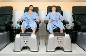 طريقة برد الاظافر للرجال