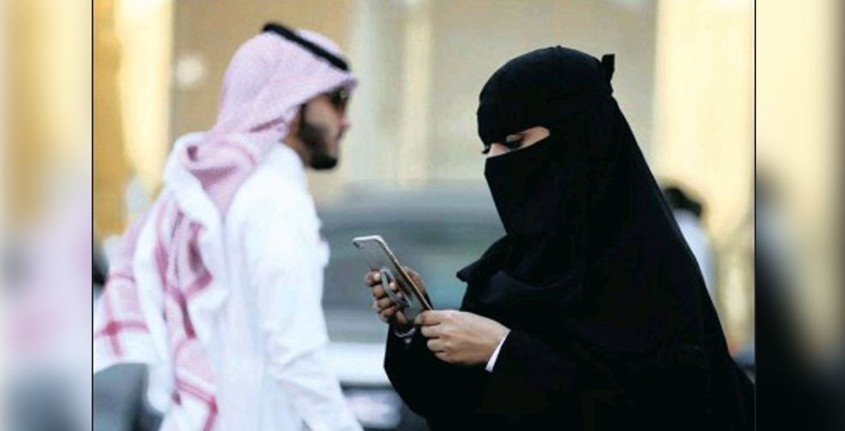 سعودية تفضح خيانة زوجها