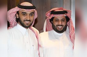 تركي آل الشيخ مع عبدالعزيز بن تركي الفيصل (تويتر/@Turki_alalshikh)