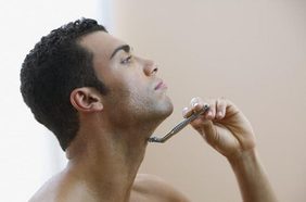 فوائد حلاقة الشعر بالموس