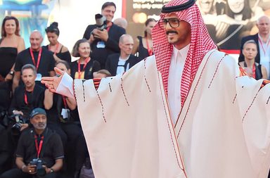 سعوديون تألقوا في مهرجان فينيسيا السينمائي بإطلالات خطفت الأنظار