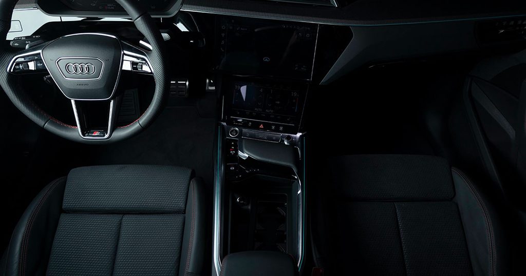 سيارة Audi Q8 e-tron الجديدة