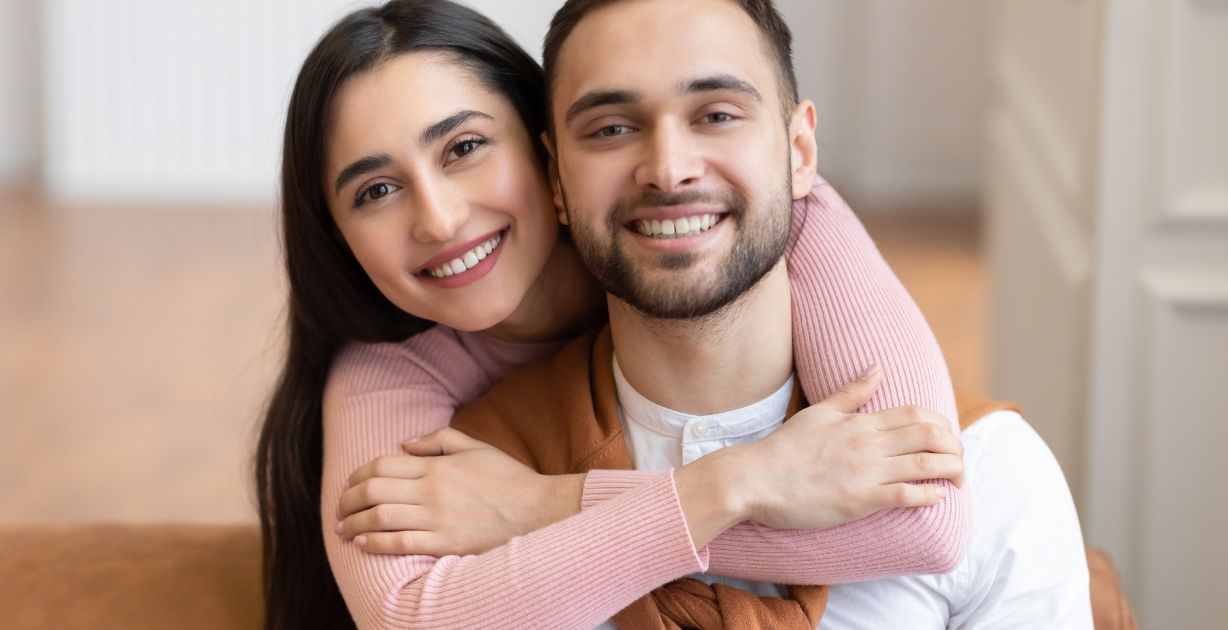 رجل جذاب مع زوجته