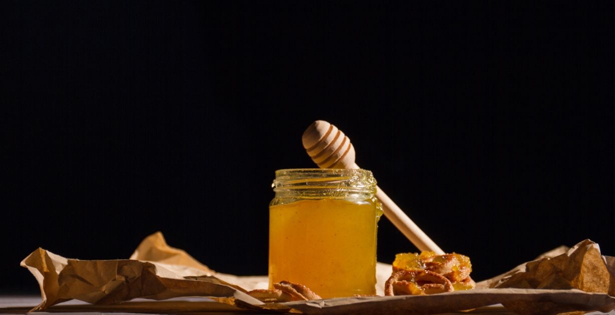 فوائد عسل المانوكا للرجال وتأثيره على الصحة الجنسية