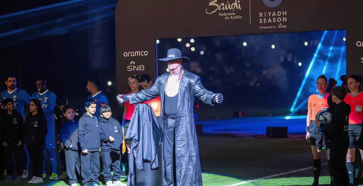 اندرتيكر يتوّج بطل كأس موسم الرياض في حضور عالمي مُلفت