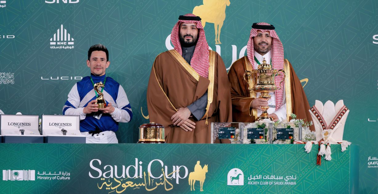ولي العهد الأمير محمد بن سلمان يتوّج _ سينيور بوسكادور_ بكأس السعودية
