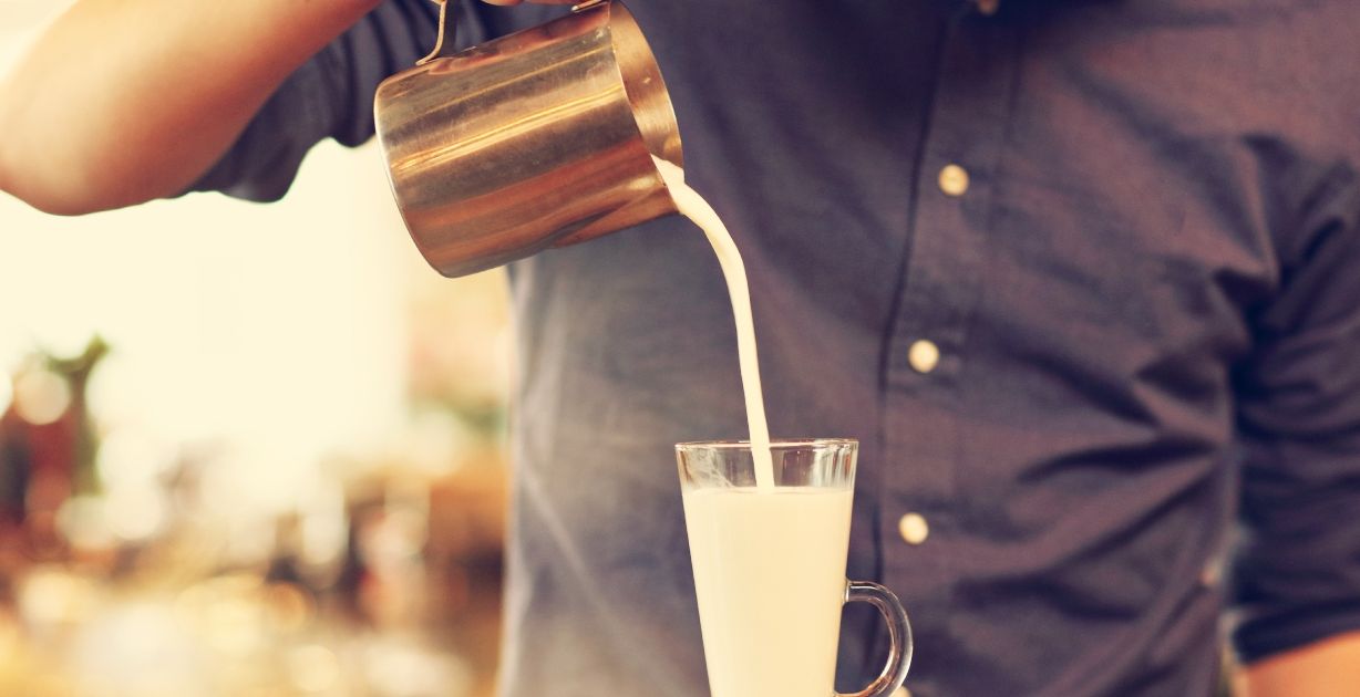 للرجال_ 6 أعشاب تجعل الحليب مثل الفياجرا