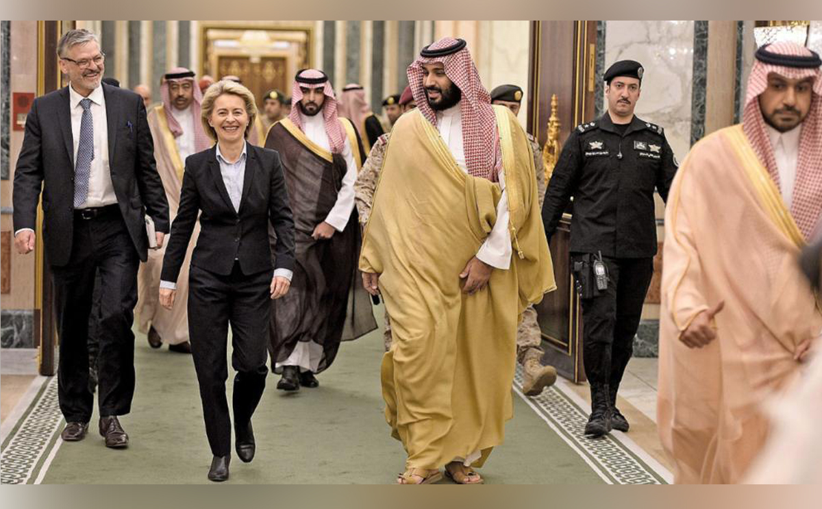 وزيرة ترفض ارتداء الحجاب في السعودية
