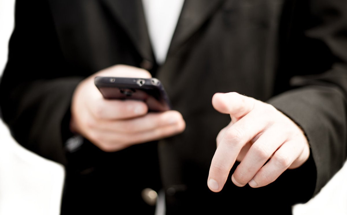جوالات سامسونج ترسل صور المستخدمين لجهات الاتصال