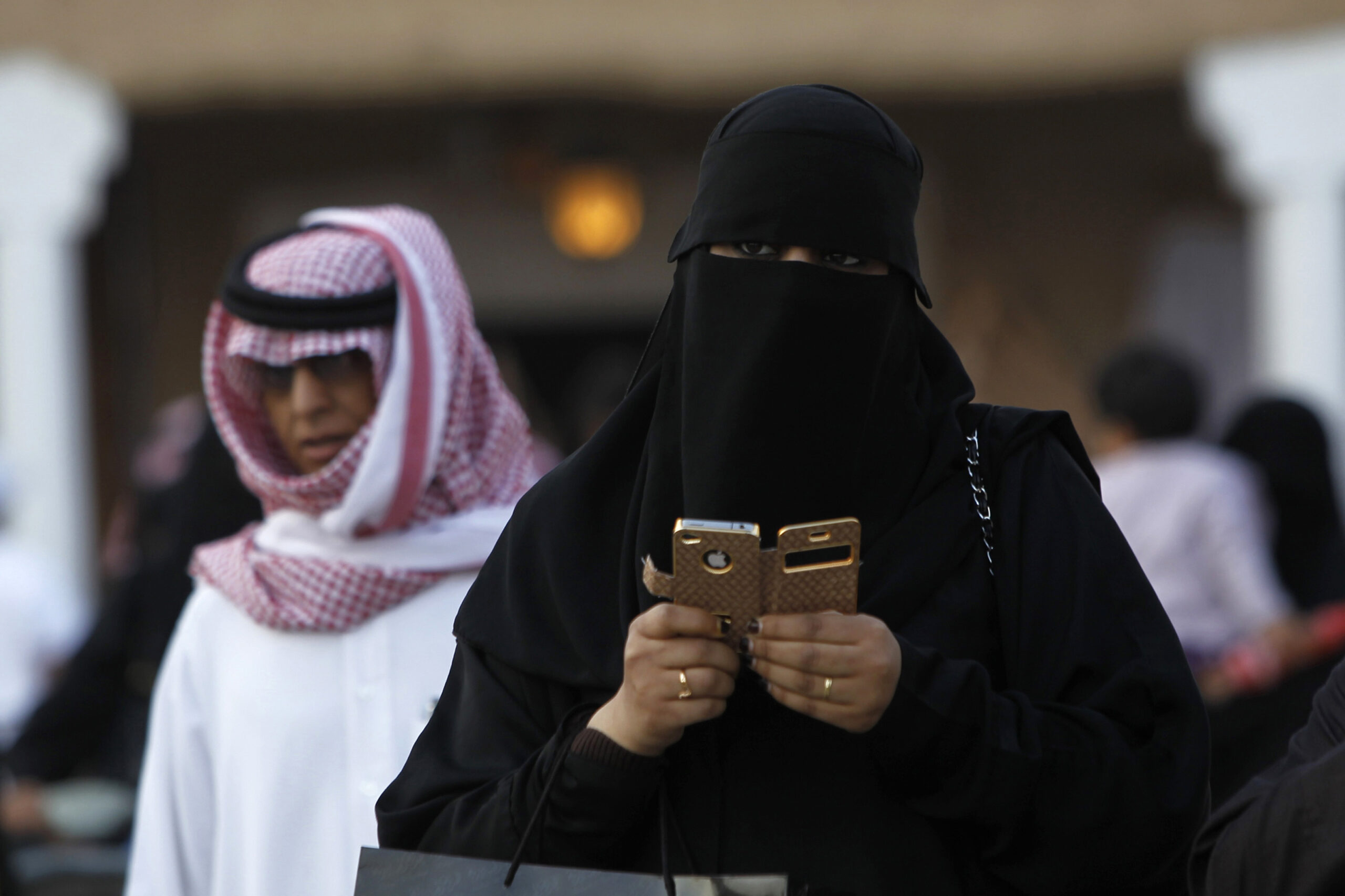 حيلة أوقعت العديد من النساء