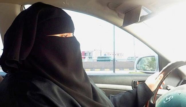 سعودية تقود السيارة