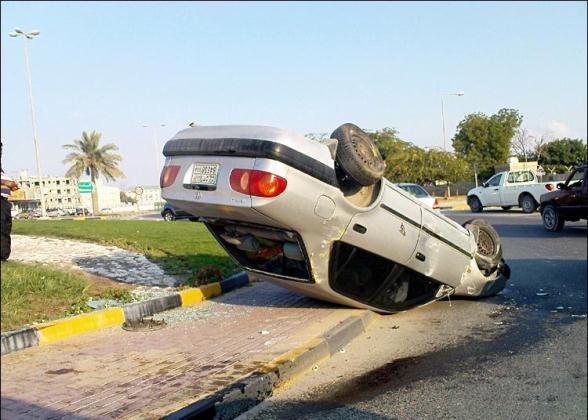 حادث انقلاب سيارة بسبب السرعة
