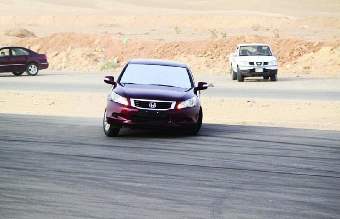 سعودي بيتكر حيلة للتخلص من التفحيط امام منزله