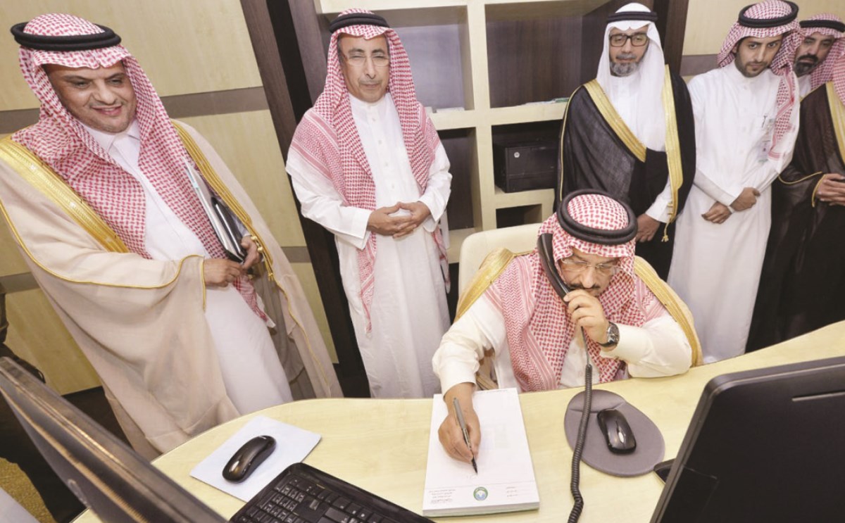 أمير الرياض يتلقى الشكاوى (alriyadh)