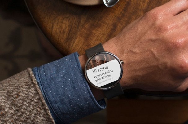 اول ساعة ذكية من Casio 2016