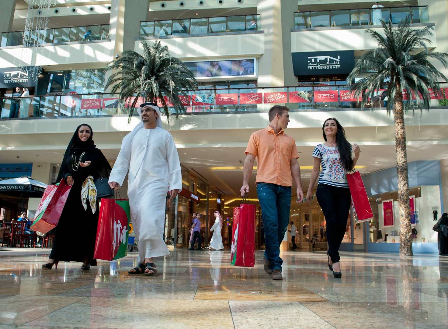 تشتهر إمارة دبي بمتاجرها الكبيرة