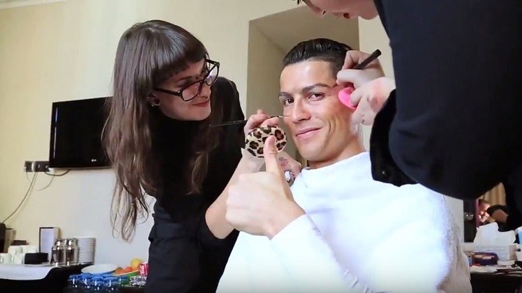 رونالدو متبرجا