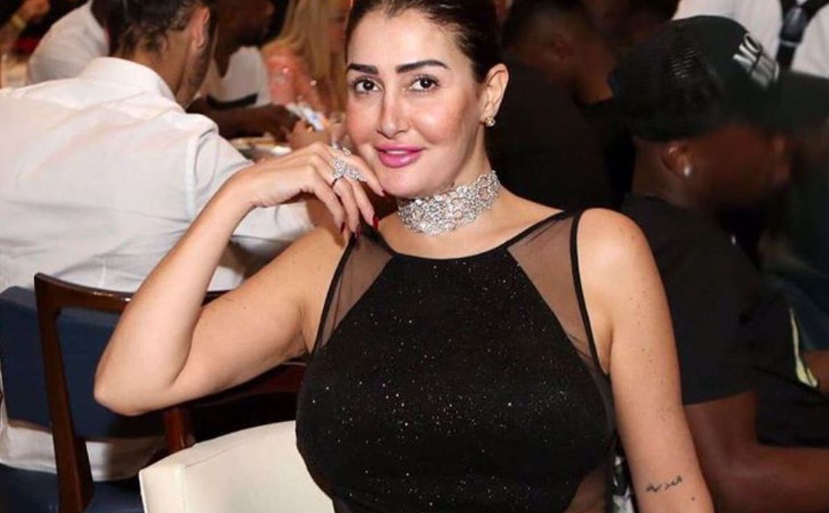 غادة عبد الرازق تتألق بالأسود الطويل