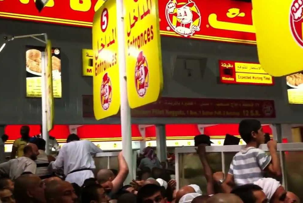 لا ينفك عدد الزبائن يزداد