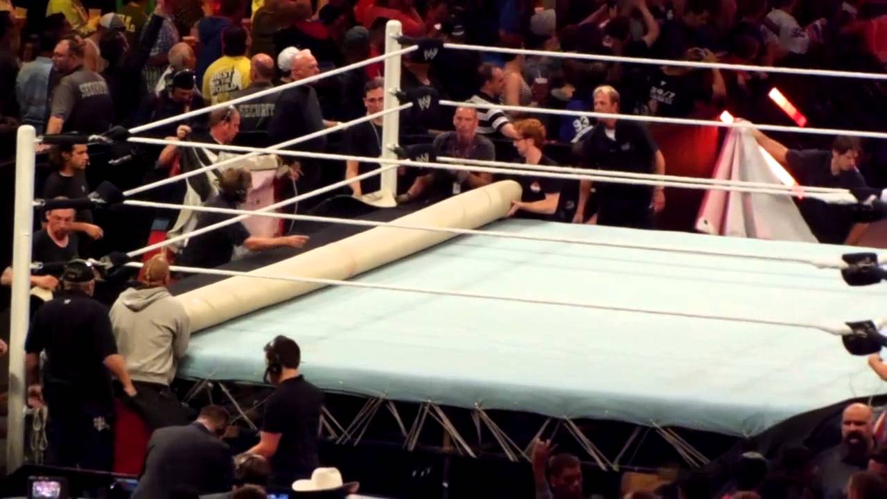 يعرض تحضيرات عروض wwe وراء الكواليس