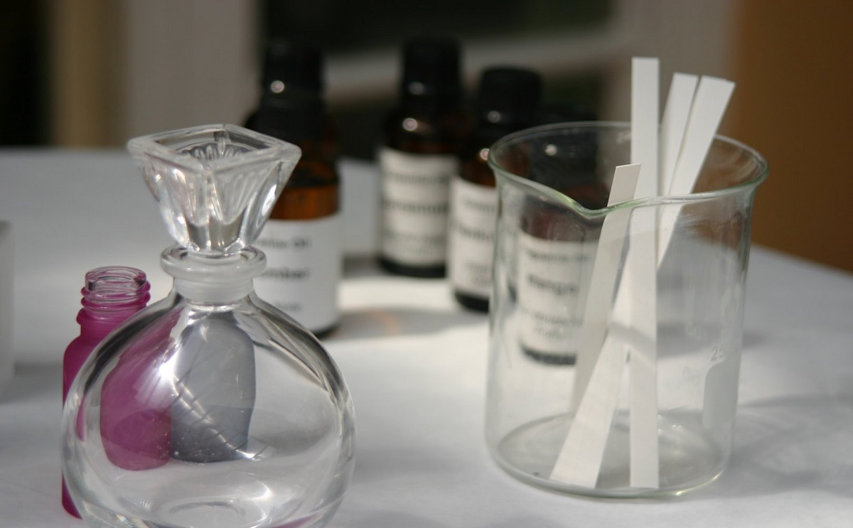 كيف تصنع عطر