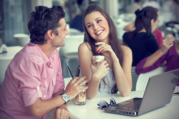 اشارات وحركات اعجاب الفتاة بالشاب