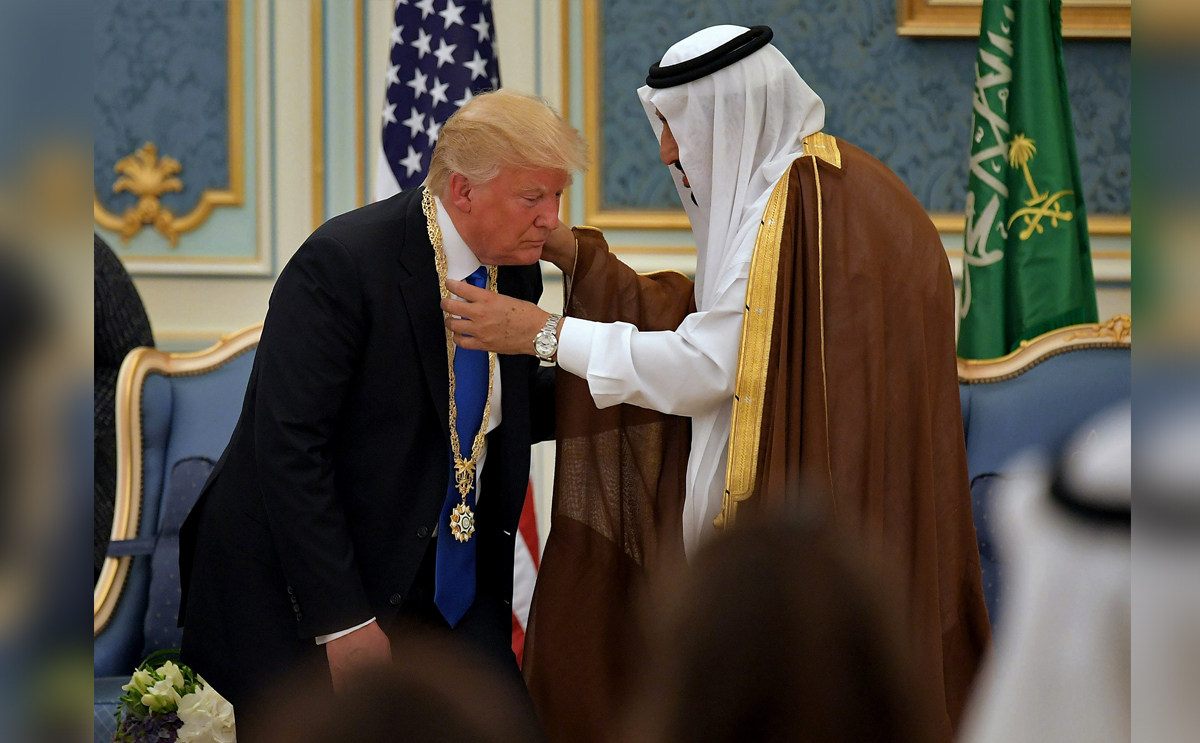 الملك سلمان يتفوق على ترامب في تويتر