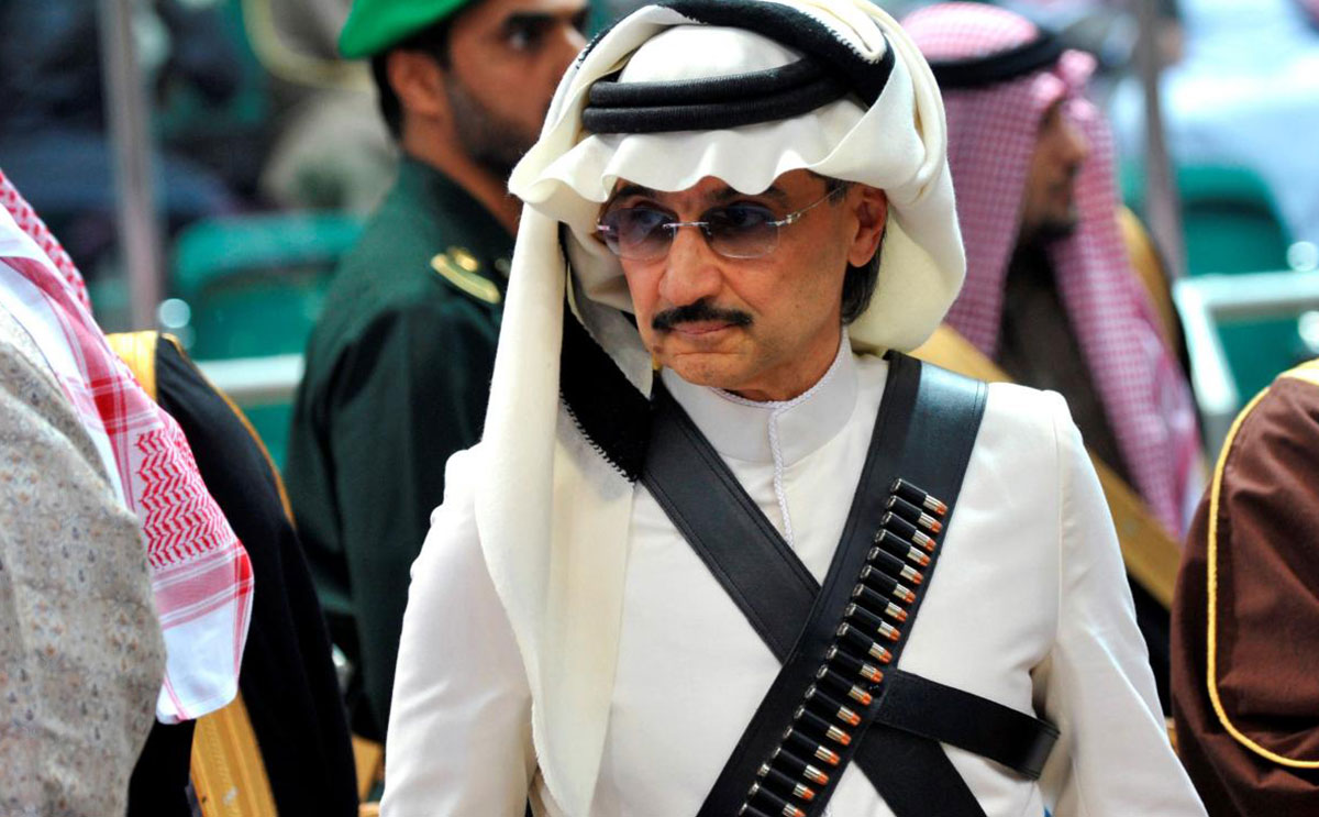 الوليد بن طلال في الزي السعودي التقليدي