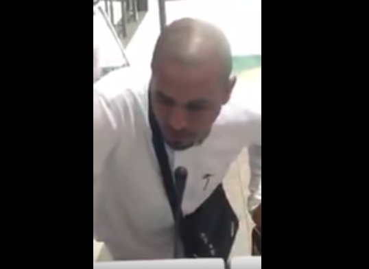 ماذا فعل هذا المسافر؟