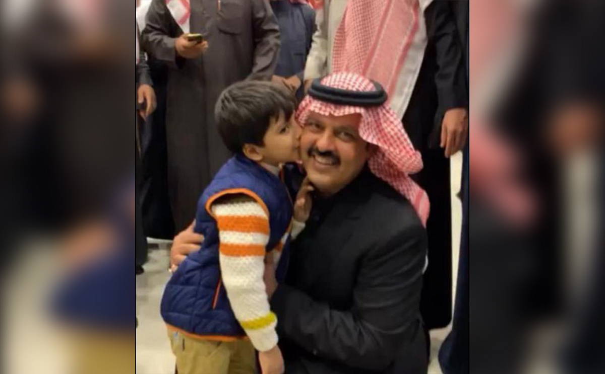 الطفل مع أمير حائل
