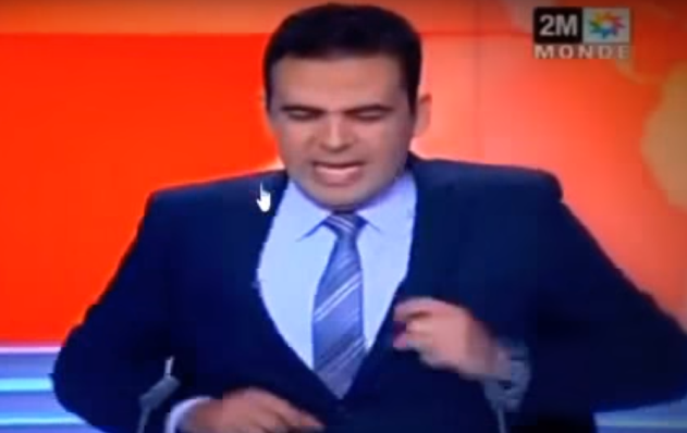 مذيع يتعرض لصعقة كهربائية على الهواء