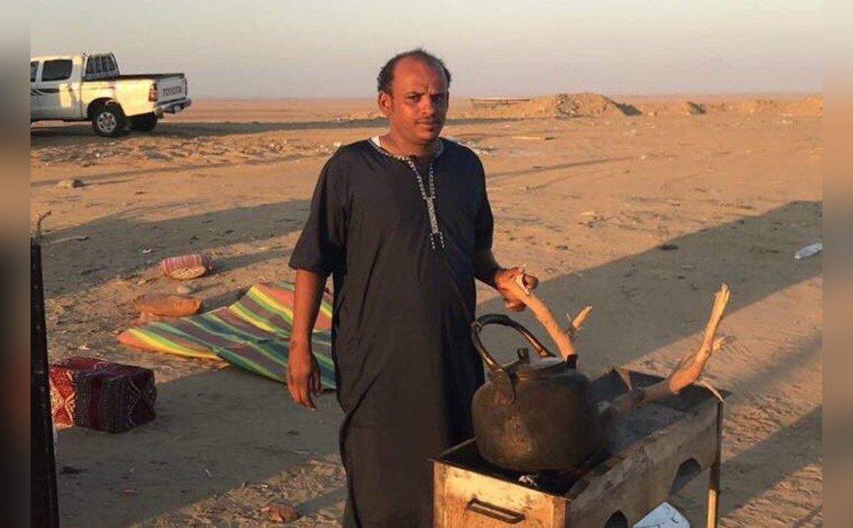 لاعب الهلال السعودي يبيع شاي