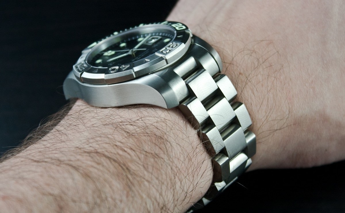 ساعات  victorinox dubai 