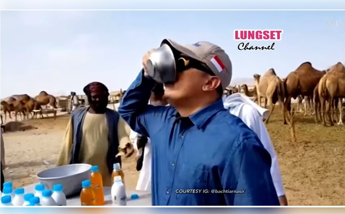 اندونيسي يدعو الى شرب بول الابل