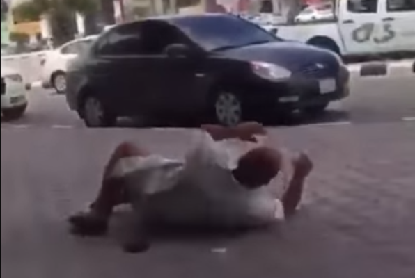اعتداء حارس امن على مواطن في الدمام