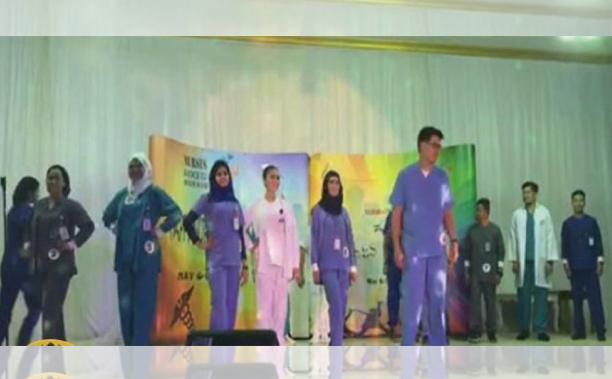 رقص وعرض أزياء في احدى قاعات المستشفى