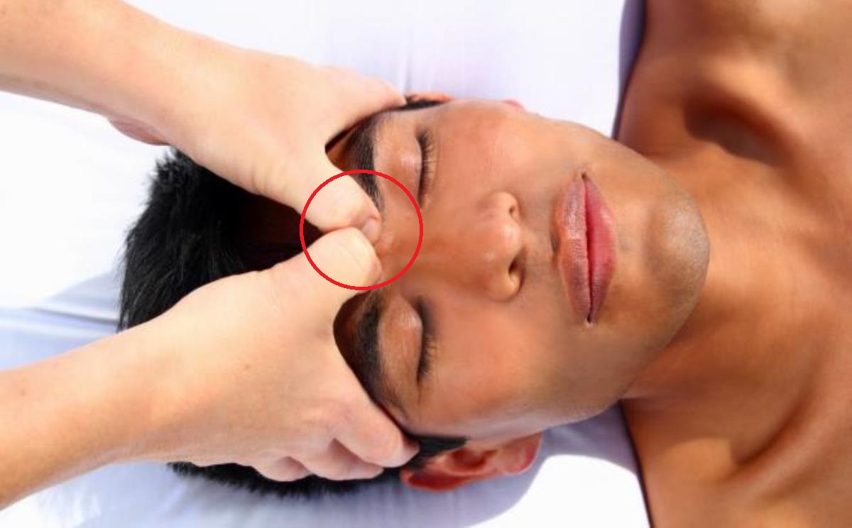تدليك الجبهة لعلاج الصداع واوجاع الراس 