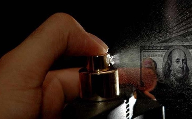 ابتكار عطر جديد برائحة النقود