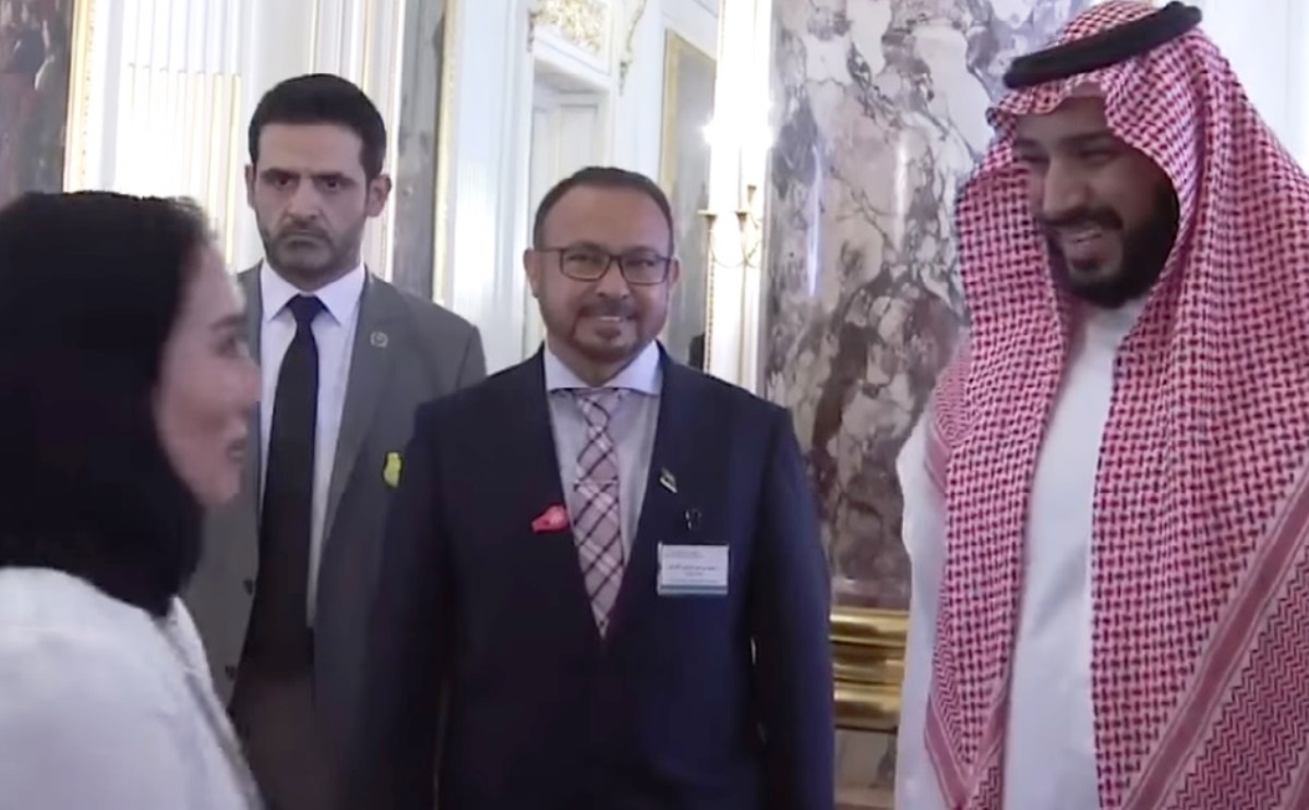 مع الطالبات