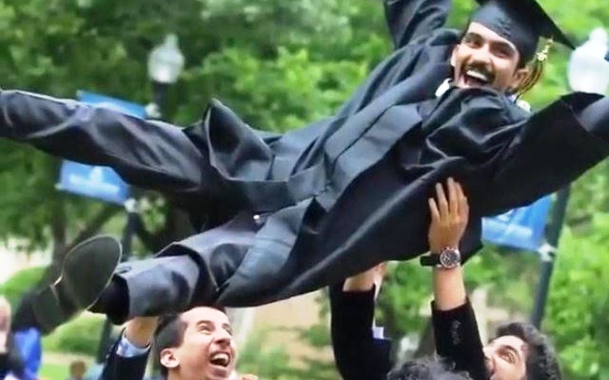 مبتعث متخرج