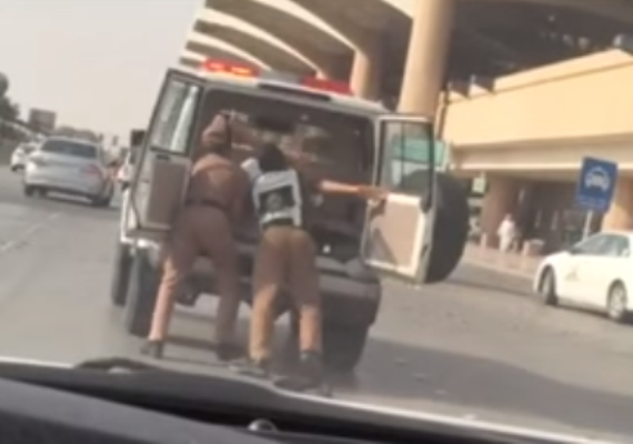 الإشكال بين شرطة المرور وشاب سعودي
