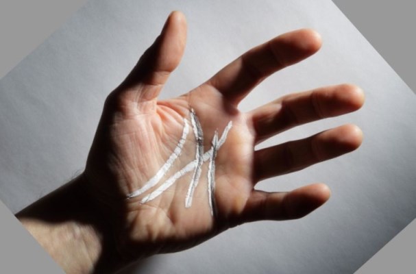 صفات شخصية من يملك خطوط يد على شكل حرف M