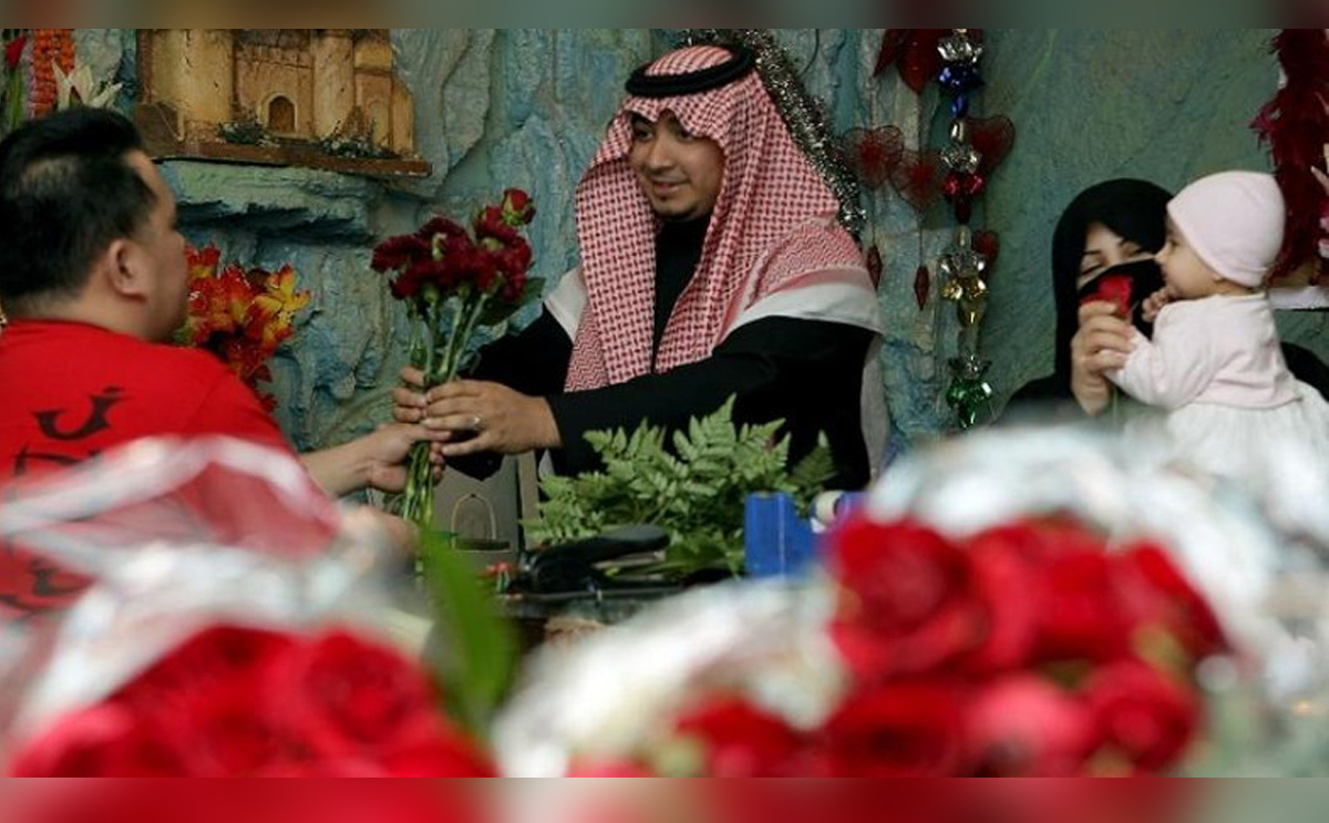 السعوديون يحتفلون في عيد الحب