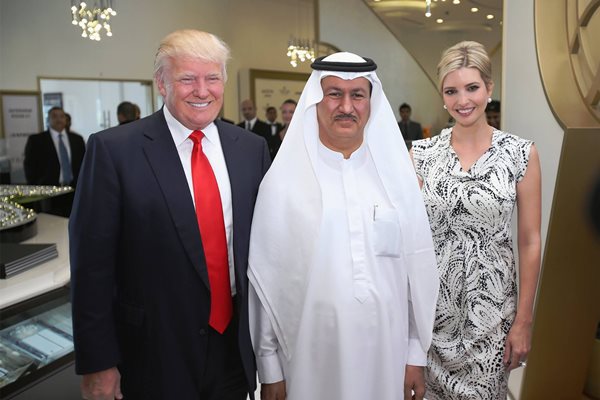 صورة ترامب مع حسين ساجواني مؤسس داماك جروب 