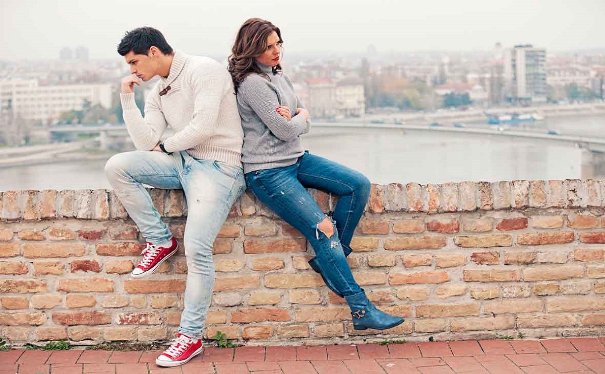 كيف اتعامل مع شخص يتجاهلني